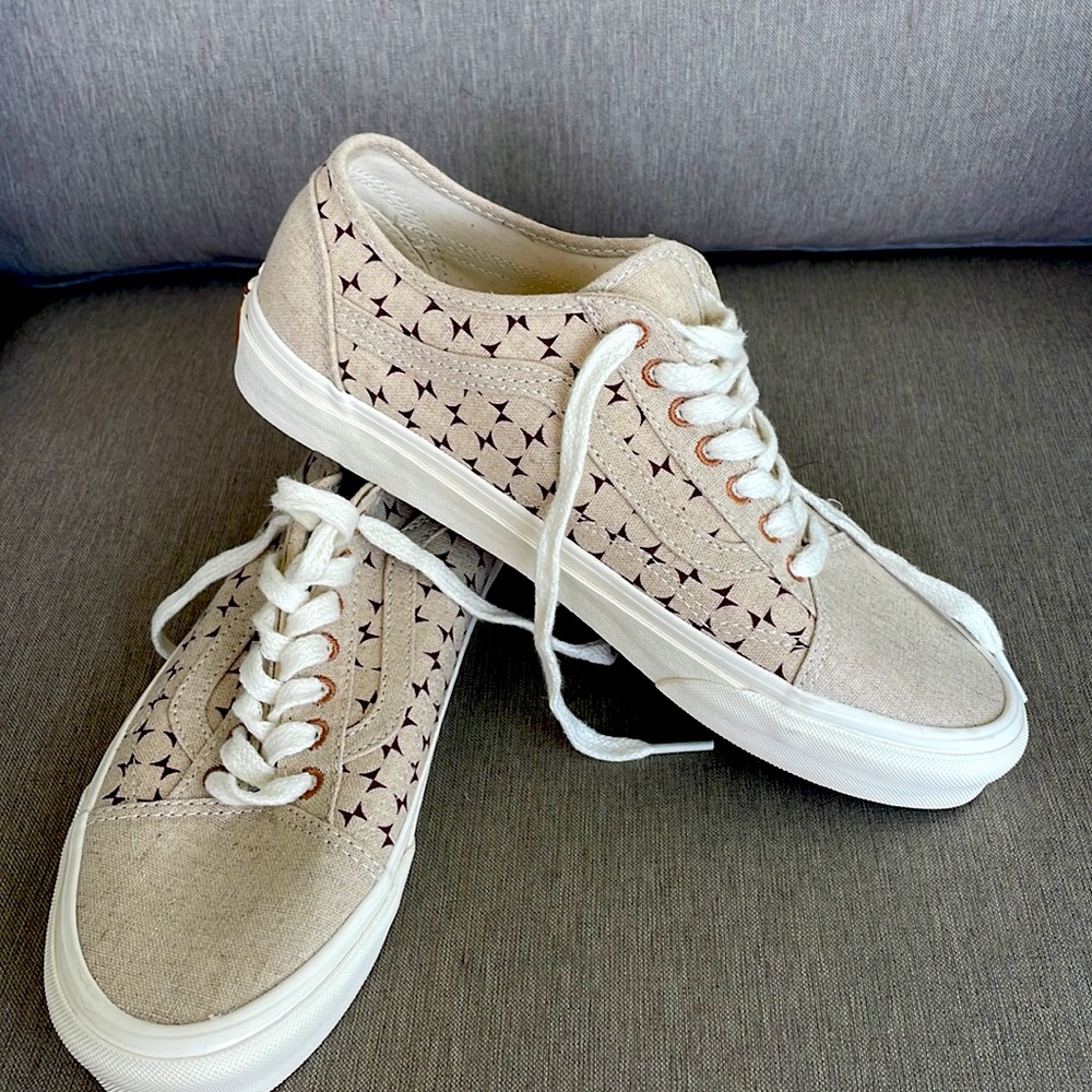 VANS Off The Wall Casual Sneakers.